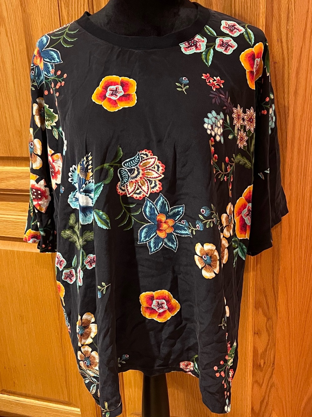 Johnny Was Jade Zorya Tunic Blouse 100% Silk Dolman Sleeve Black Floral SIze XL